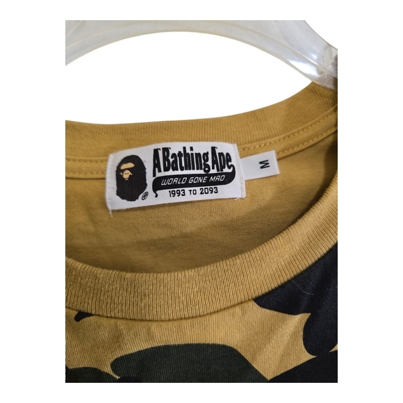 A Bathing Ape BAPE 1st Camo One Point Tee T-shirt Medium Yellow Logo Streetwear - Picture 3 of 9